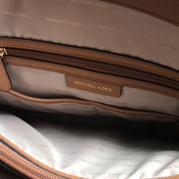 Michael Kors purse - Picture 3 of 4